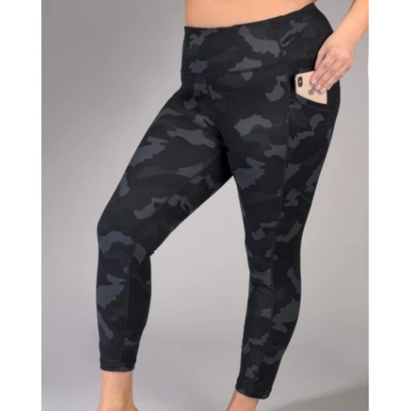 plus size camo capri leggings